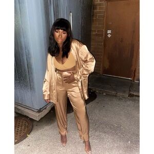 Aritzia Babaton Refined Cargo Satin Pant